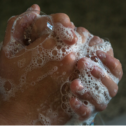 1636981773487350.jpg 泡沫.jpg